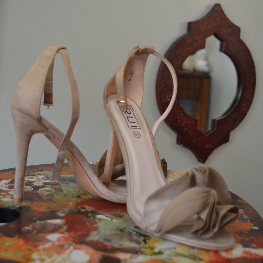 RUI Open toe heels with soft suede ruffle